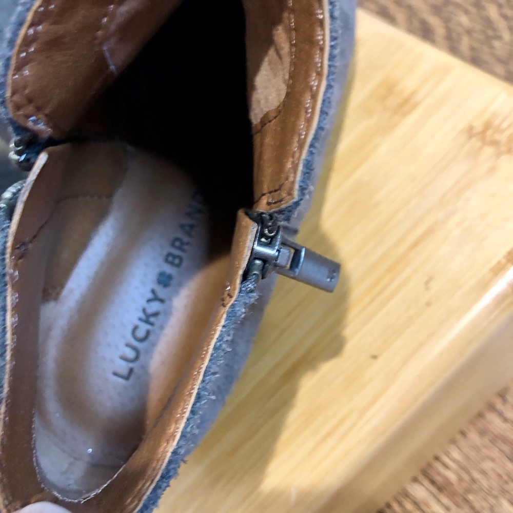 Lucky Brand Gray Suede Basel Ankle Booties Sz 6 - Picture 6 of 7
